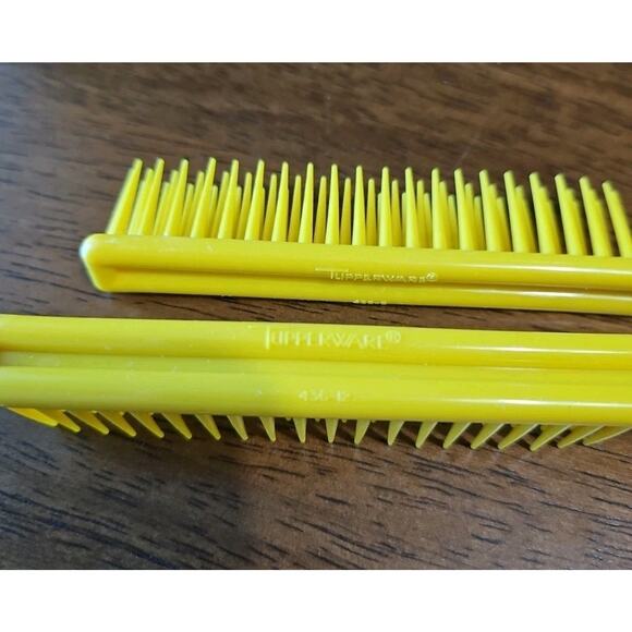 2 Tupperware VTG 8\